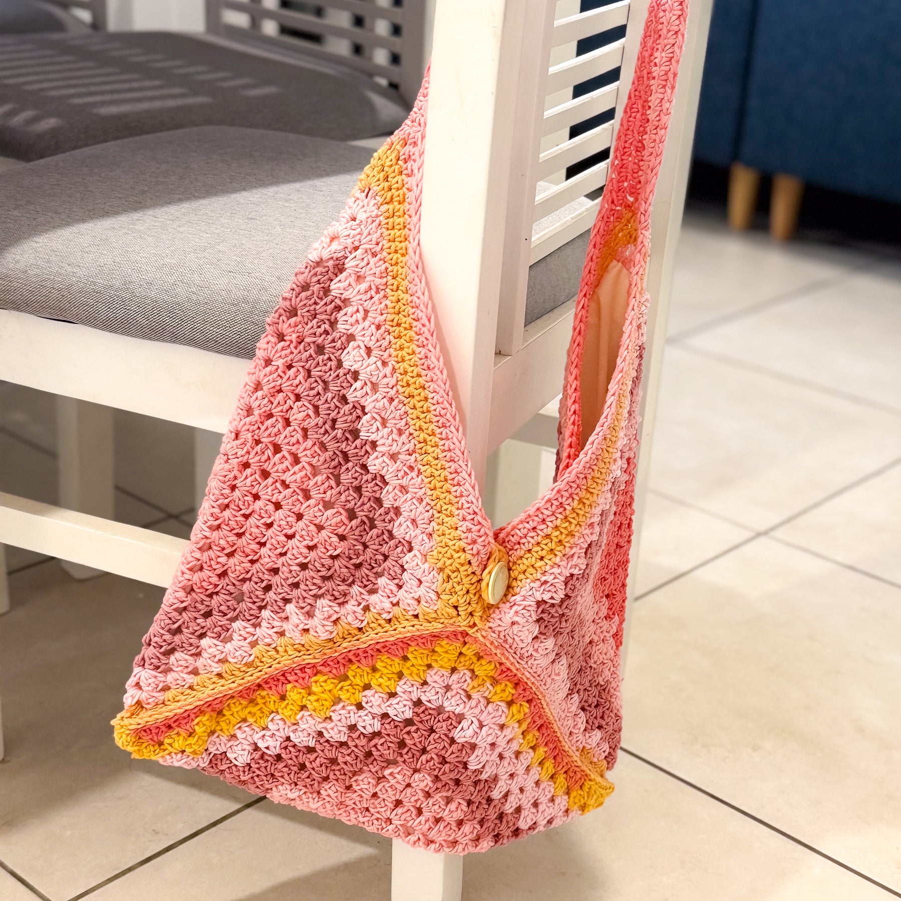 #083 Grannie Square Triangle Bag