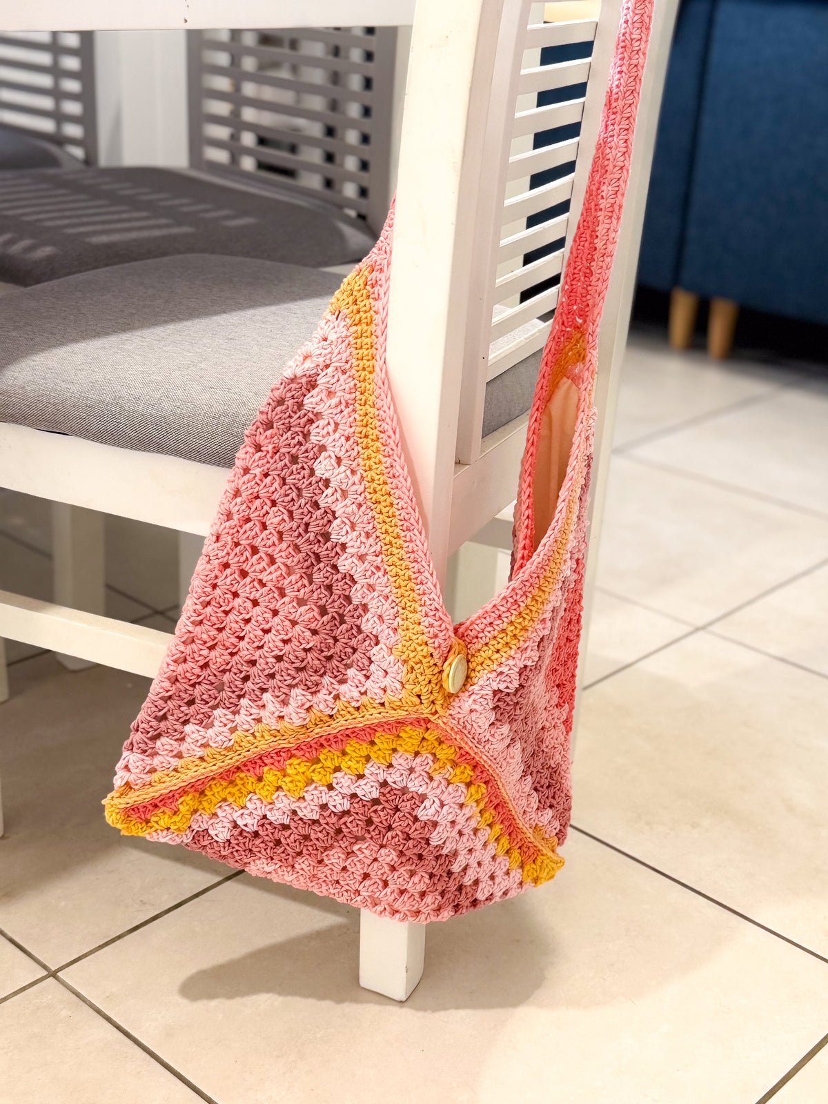 #083 Grannie Square Triangle Bag