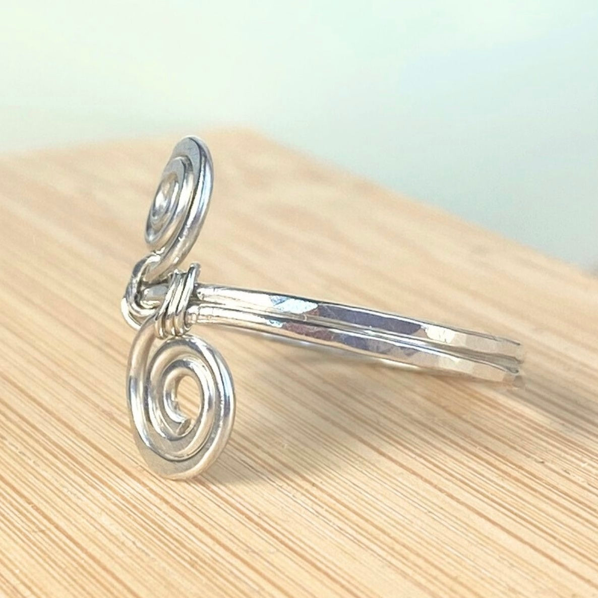 Figure-8 spirals ring | Sterling silver wire | Celtic-inspired jewellery