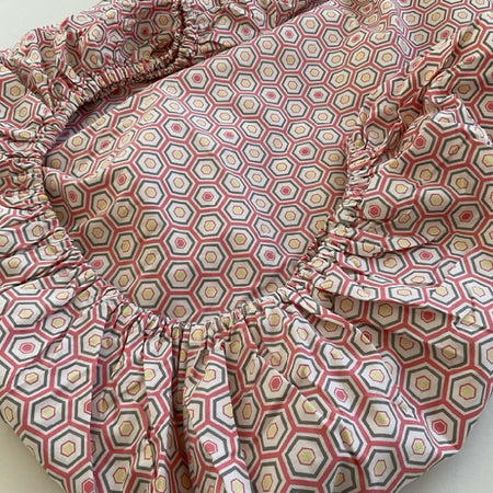 Cot Sheet / Fitted / Hexagon / Pink