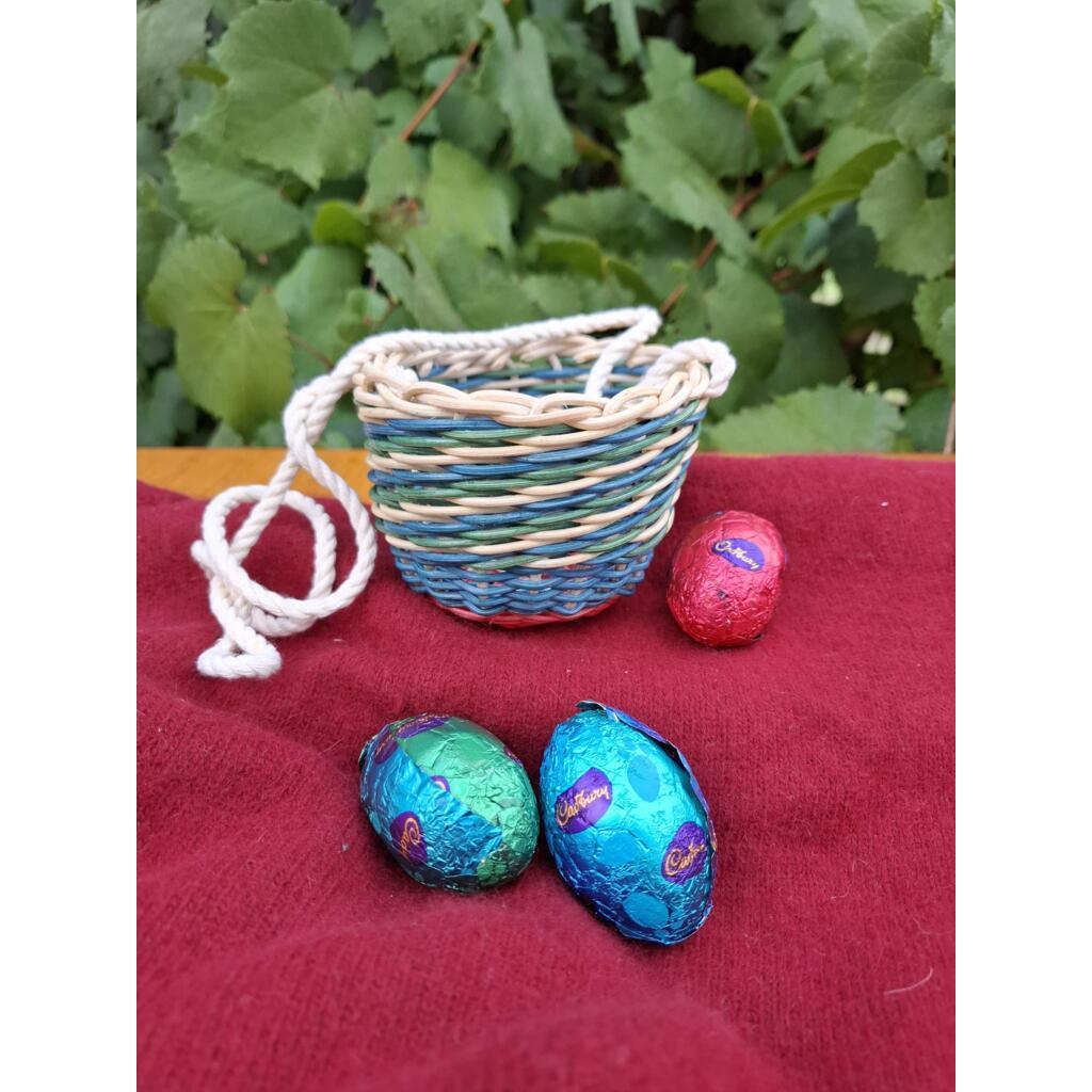 EASTER BASKET HANGING GARLIC CHILD