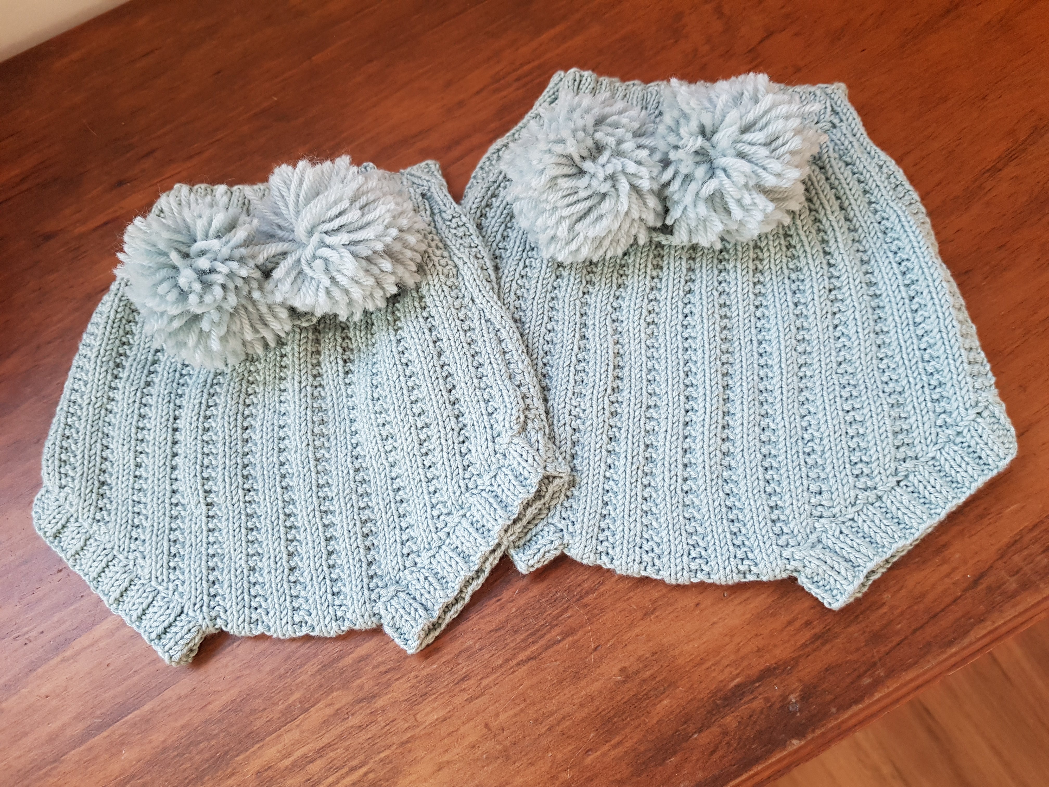 Baby Bloomers Handknitted in 100% Natural Yarn. 6-12mths. Free p&p