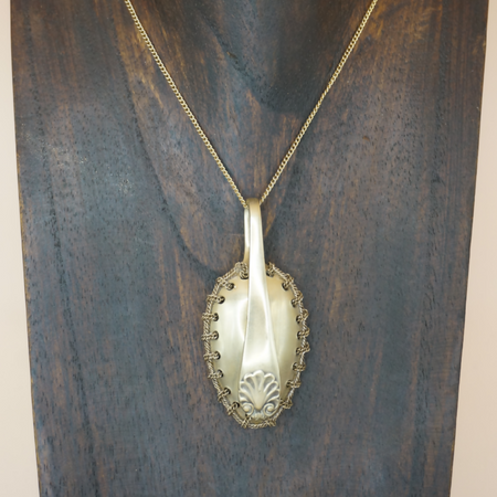 Golden Shell - Necklace