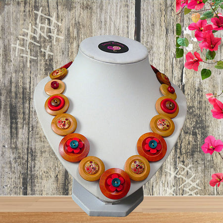 Button necklace - Redwood