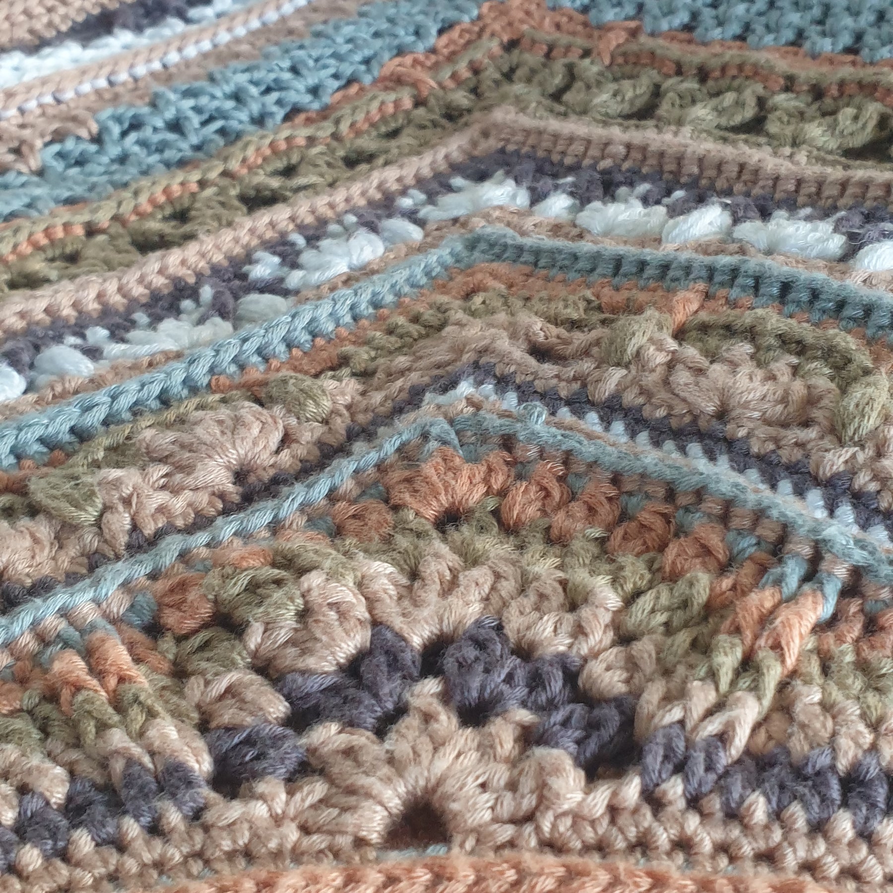Beautiful Bamboo Blanket in beige/grey
