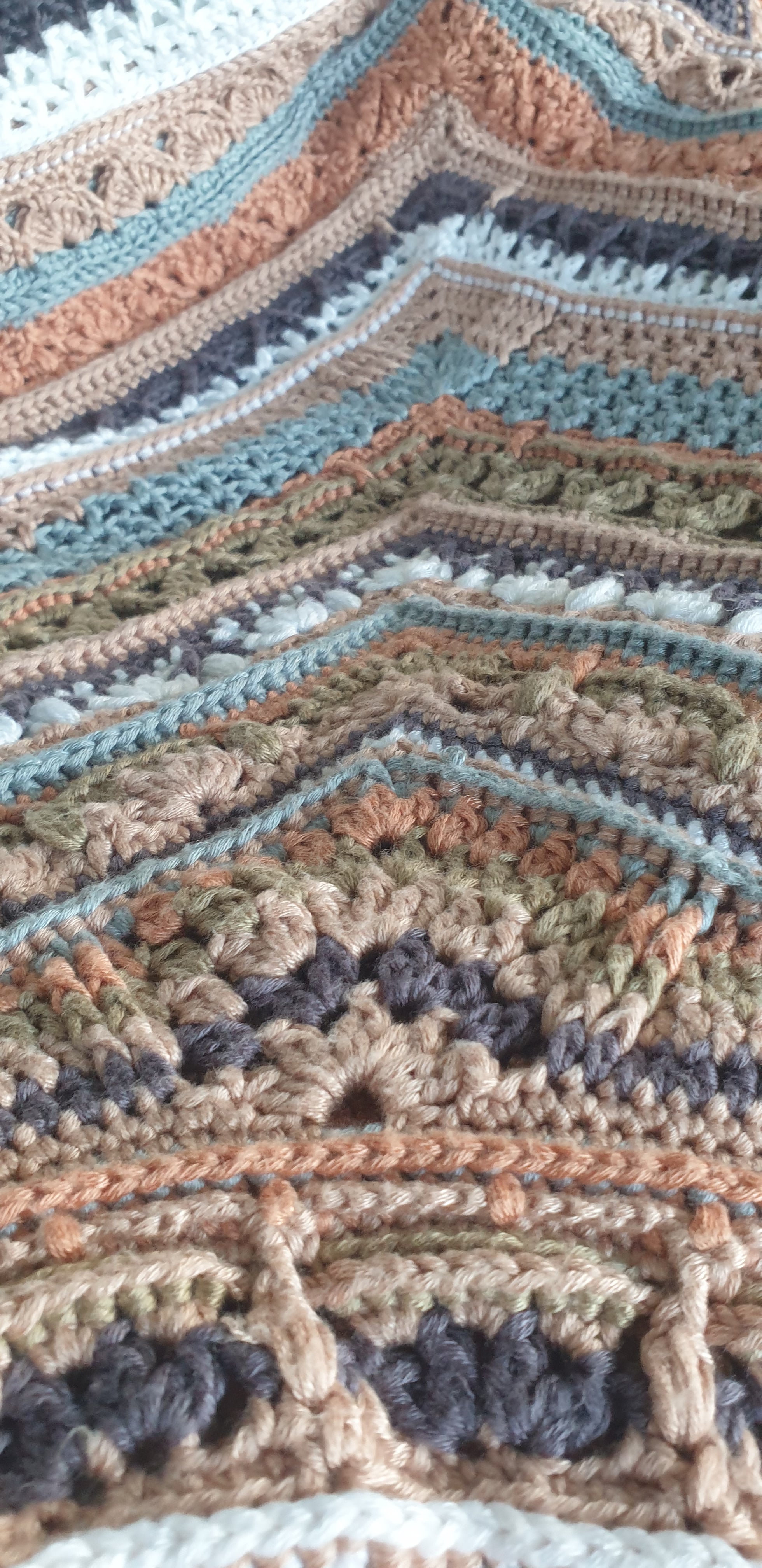 Beautiful Bamboo Blanket in beige/grey