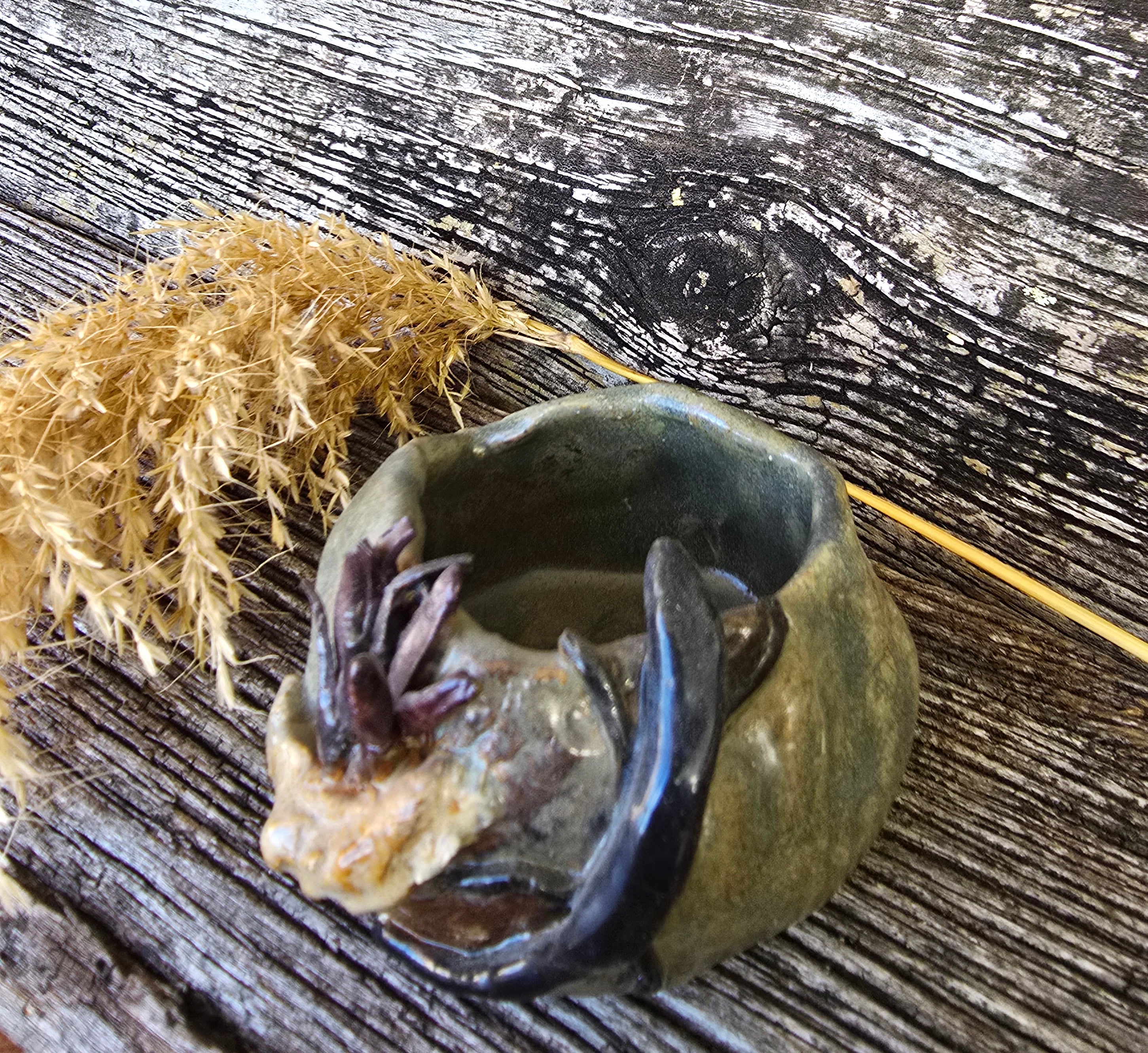 Lizard on a rock trinket dish