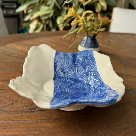 Decorative dish blue and white