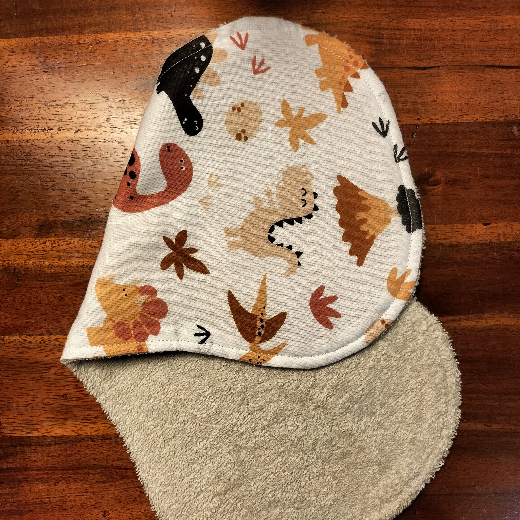 DINOSAUR BURP CLOTH WITH STONE TOWELLING