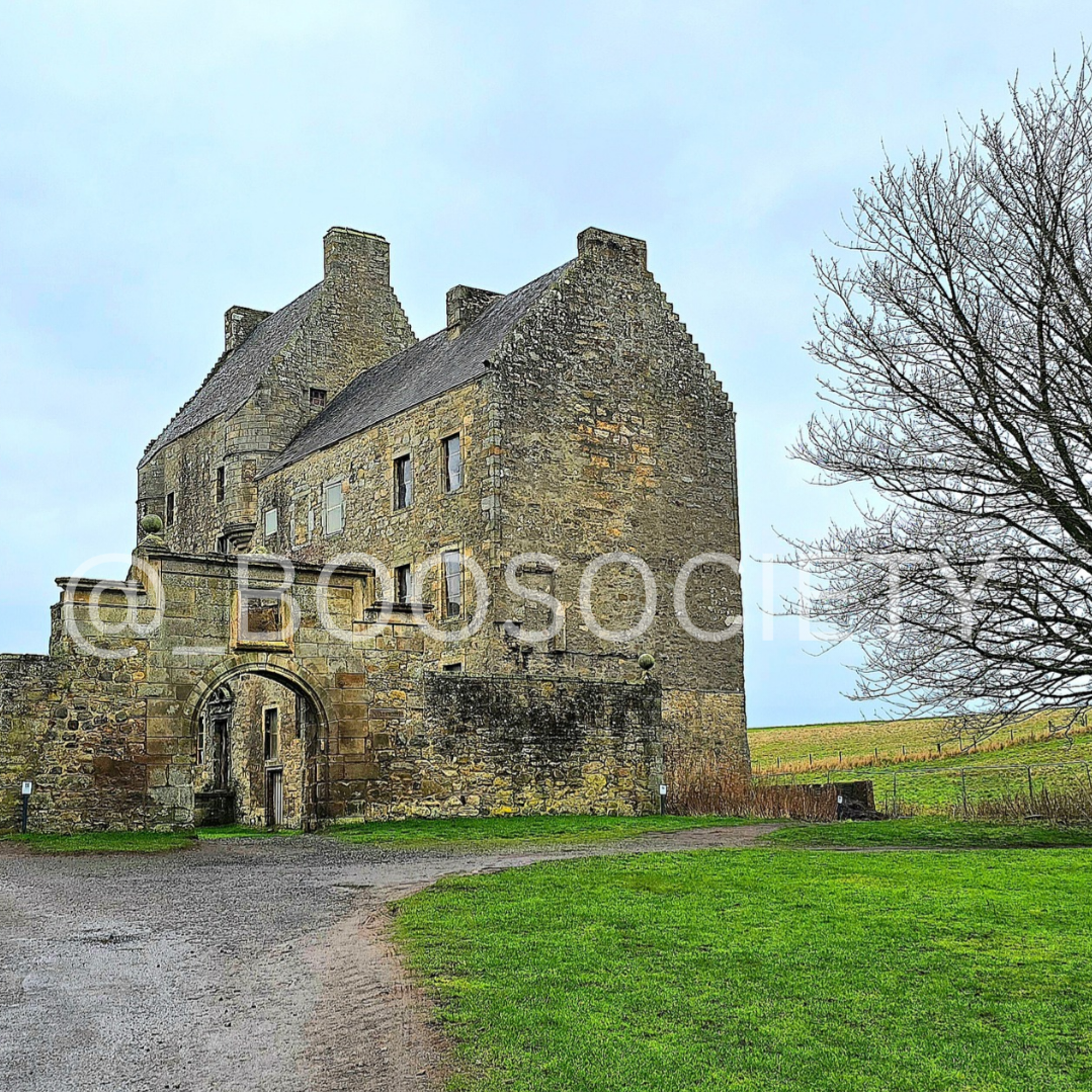 Midhope Castle Brooch | Inspired by Lallybroch on Outlander - Colour