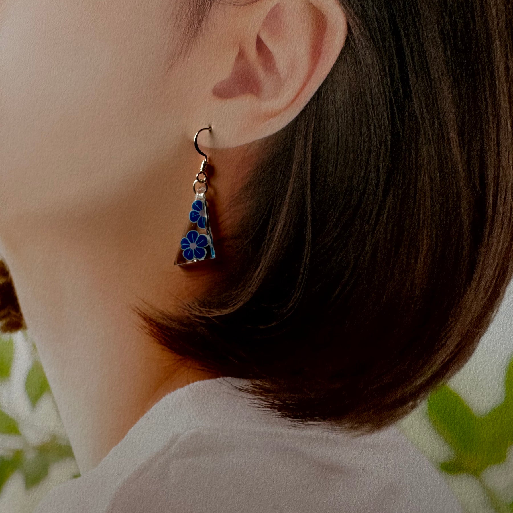 Blue flowers resin earrings