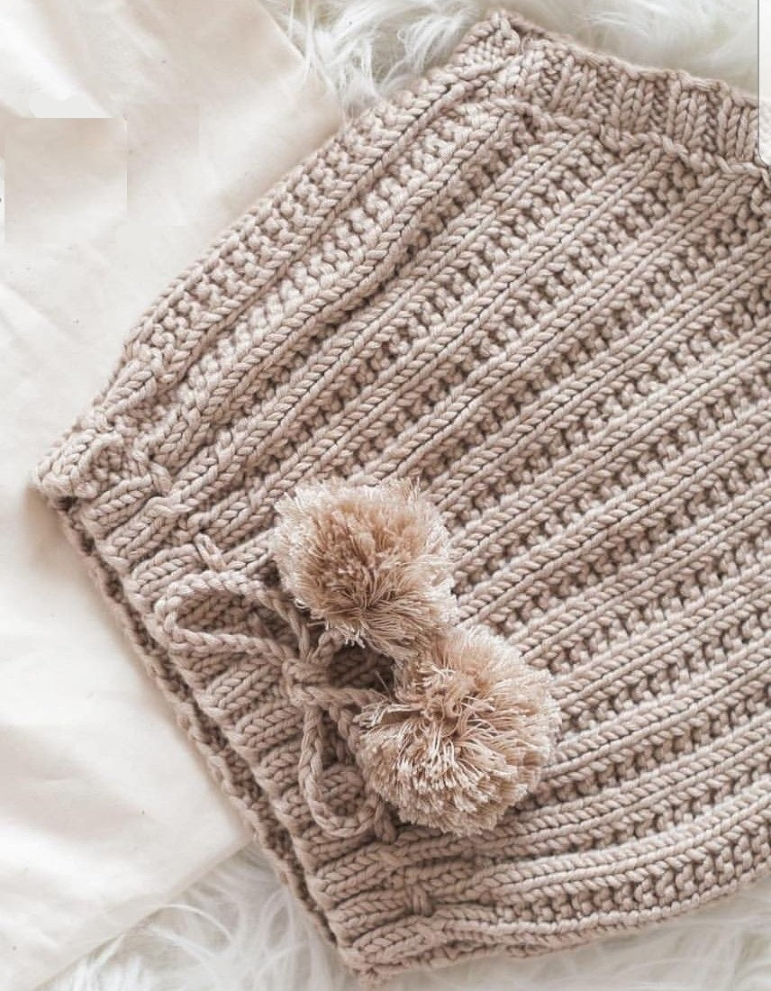 Baby Bloomers Handknitted in 100% Natural Yarn. 6-12mths. Free p&p