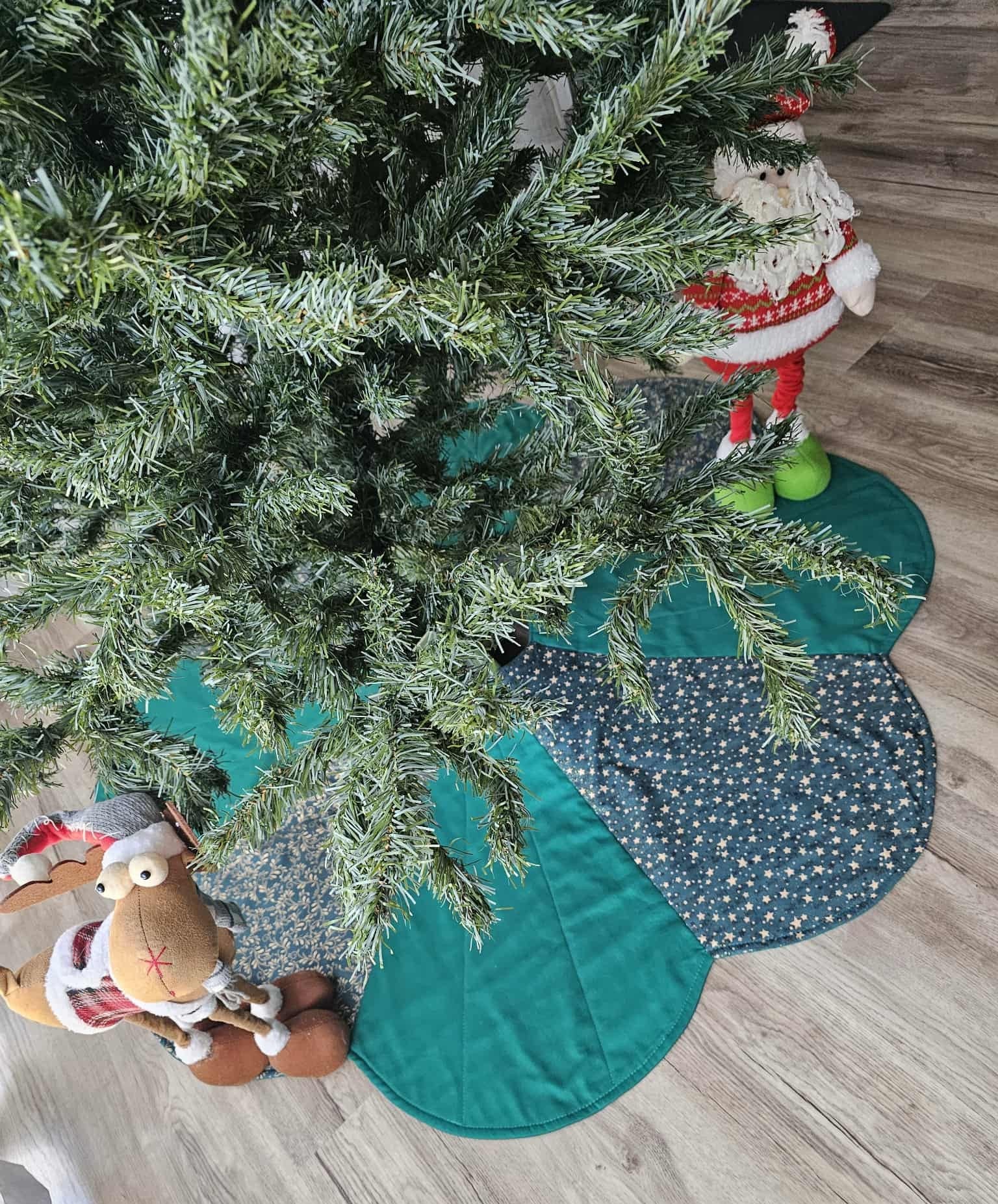 Christmas Tree Skirt - Green Sparkle