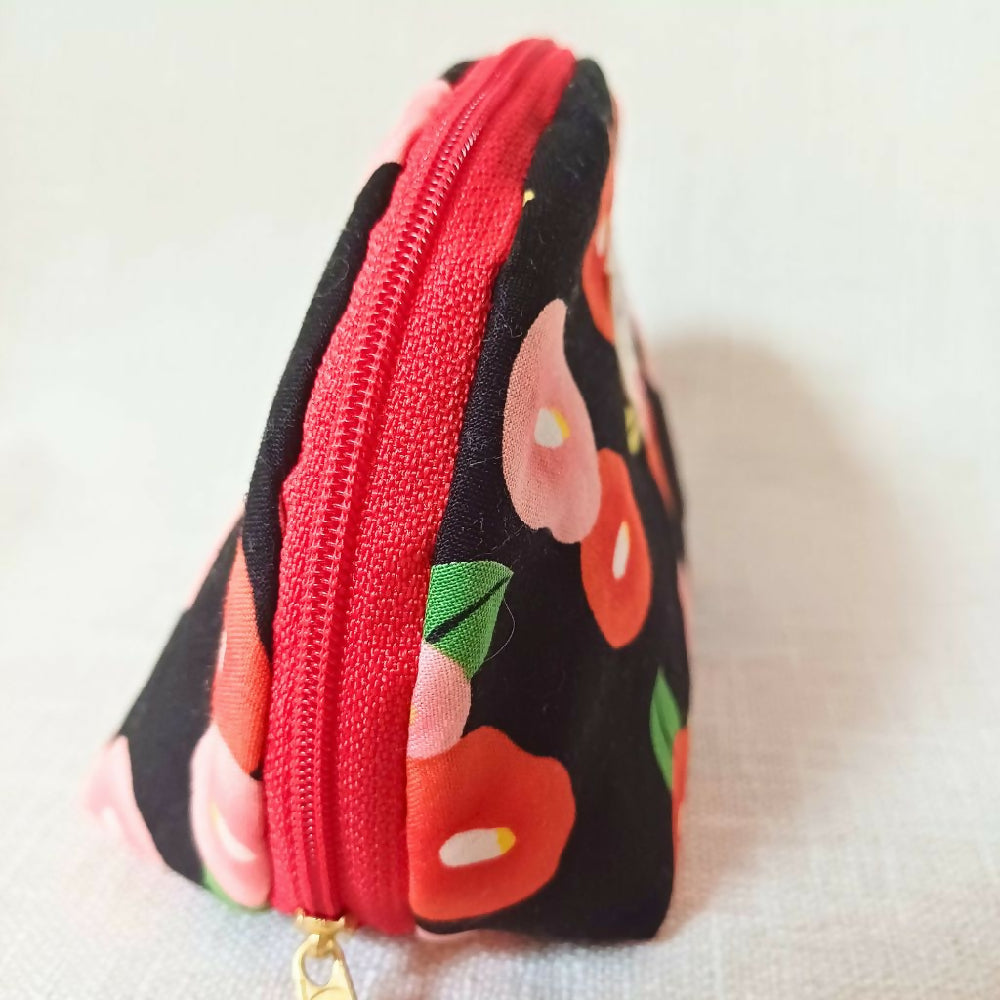 maru-ya_halfmoon pouch_black camellia 2