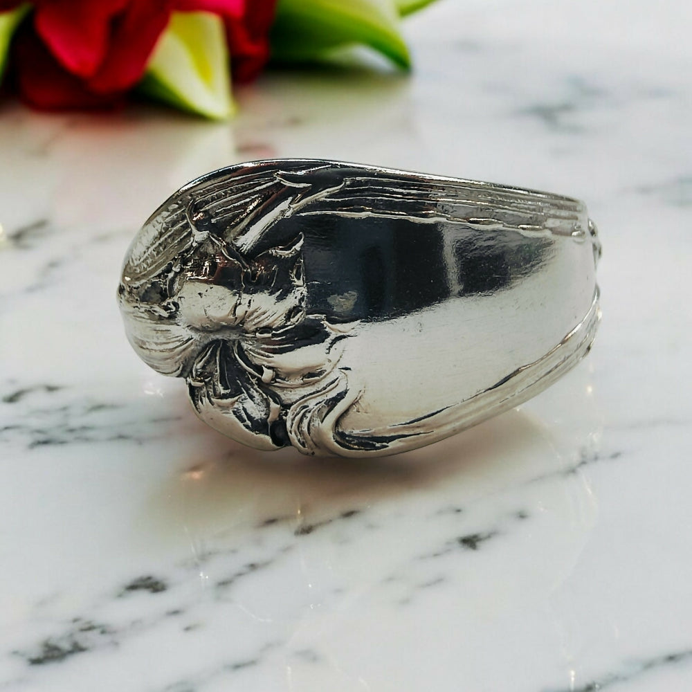 Nordic lily spoon ring