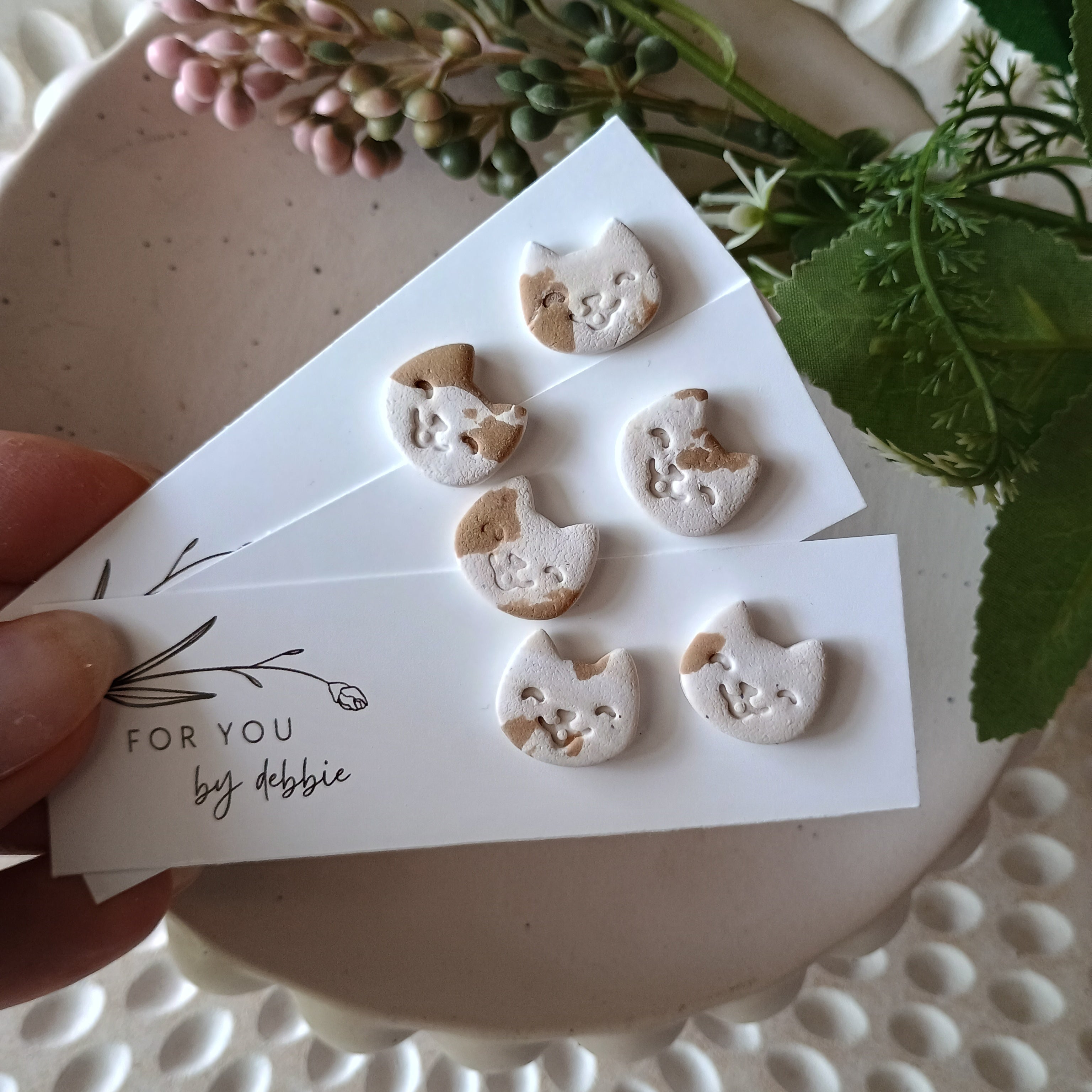 Happy cat stud earrings- white and brown