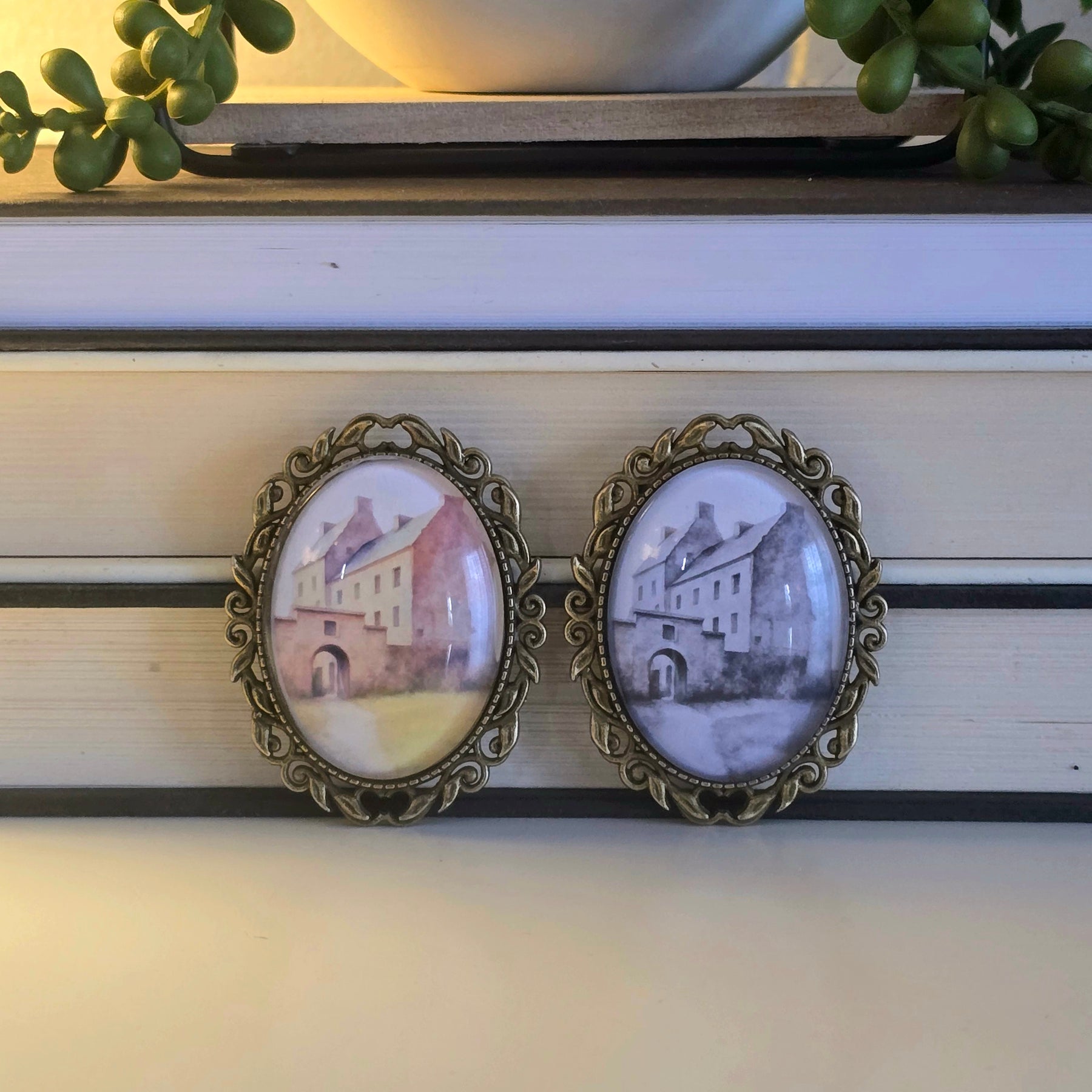 Midhope Castle Brooch | Inspired by Lallybroch on Outlander - Black & White