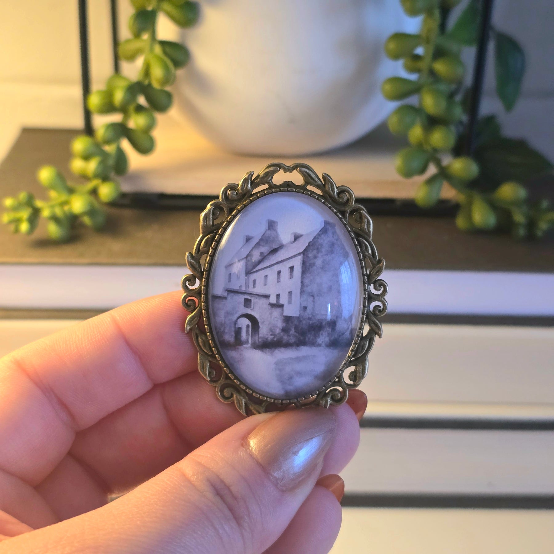 Midhope Castle Brooch | Inspired by Lallybroch on Outlander - Black & White