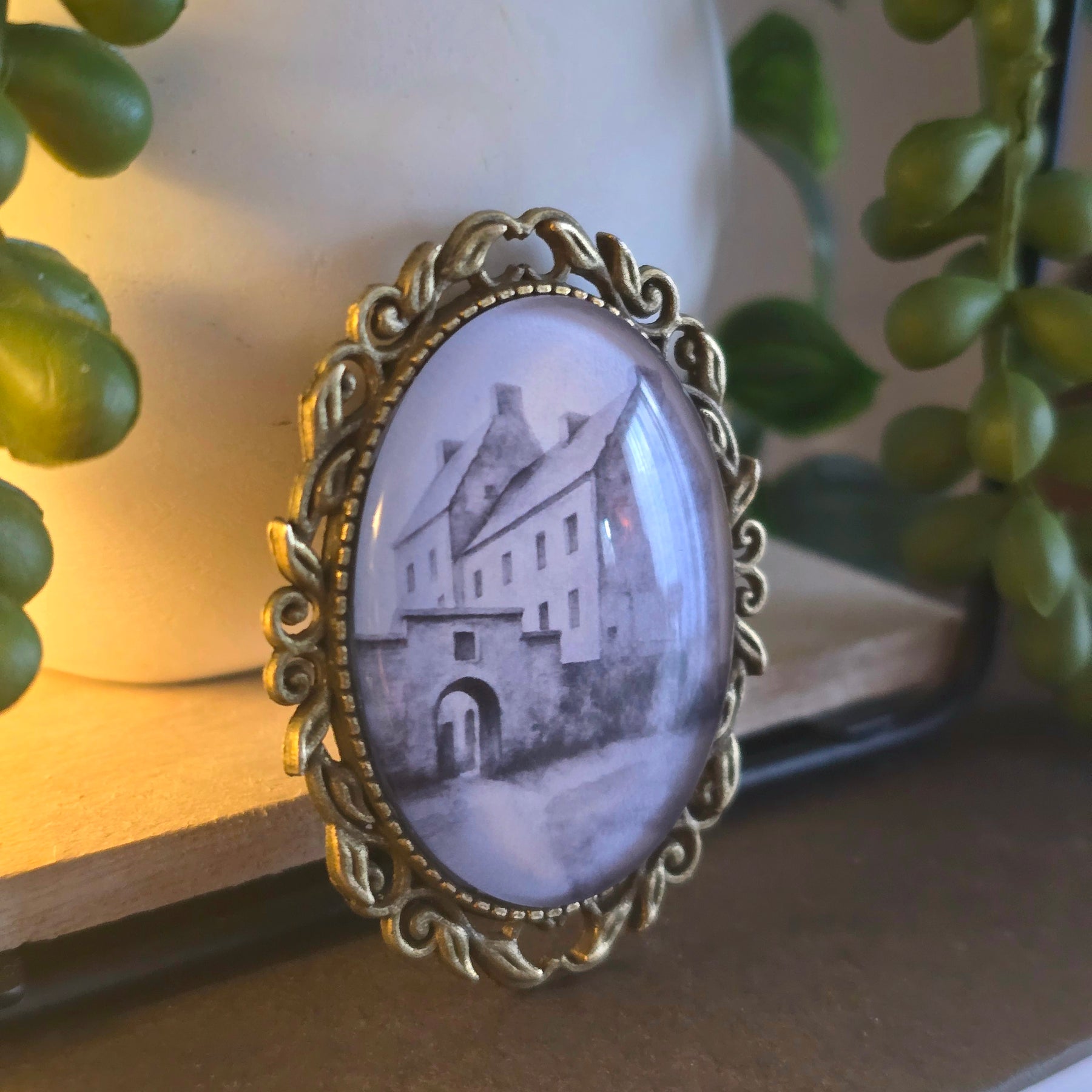 Midhope Castle Brooch | Inspired by Lallybroch on Outlander - Black & White