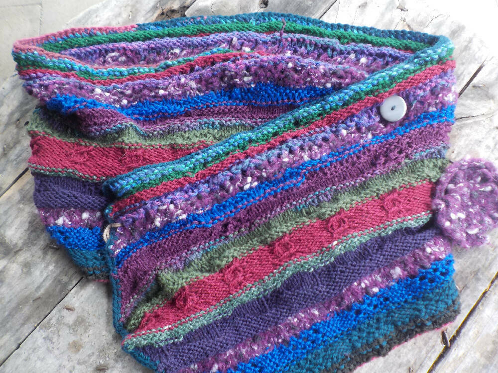 Knitted shoulder or hip wrap made from mixed fibres