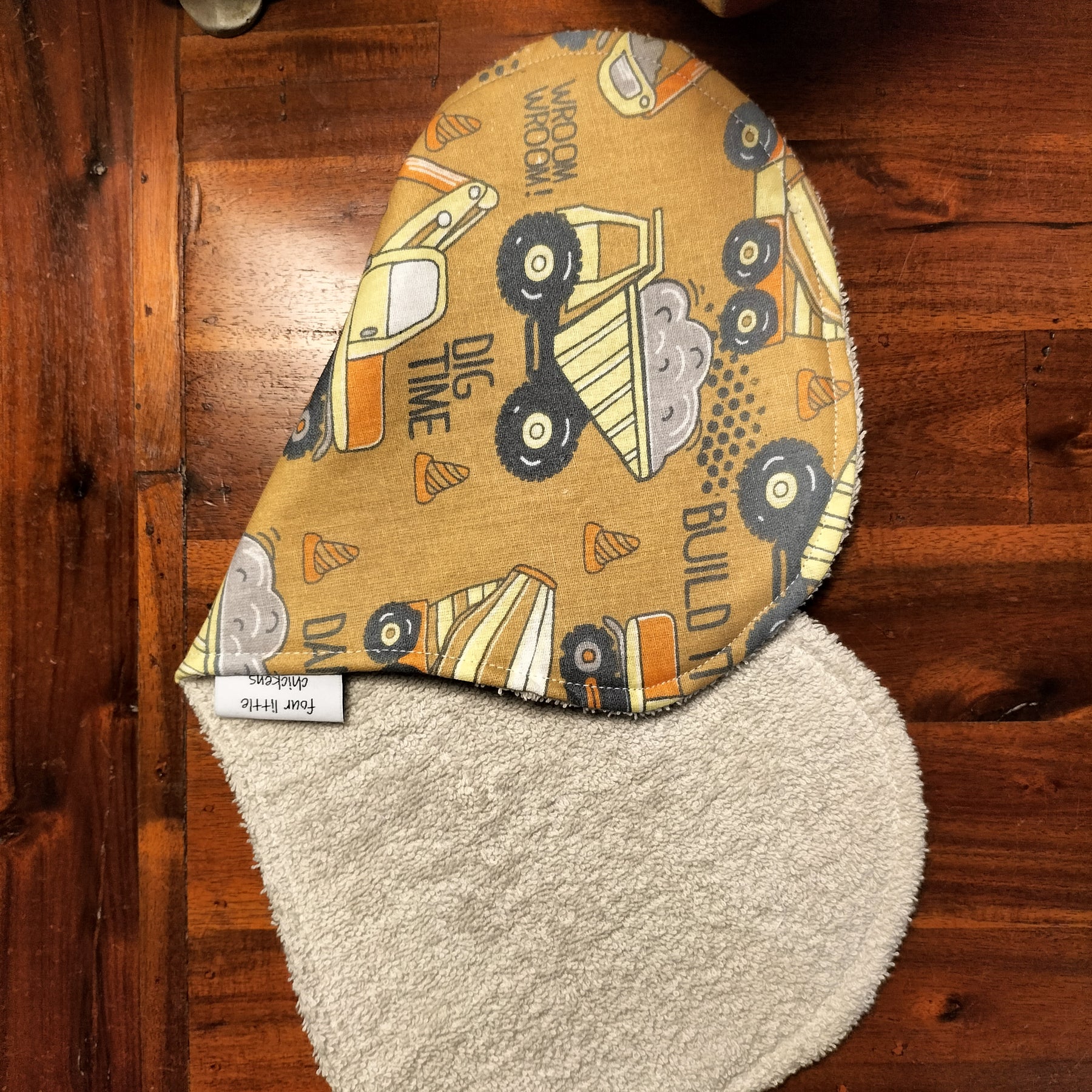 DIG TIME BURP CLOTH WITH STONE TOWELLING