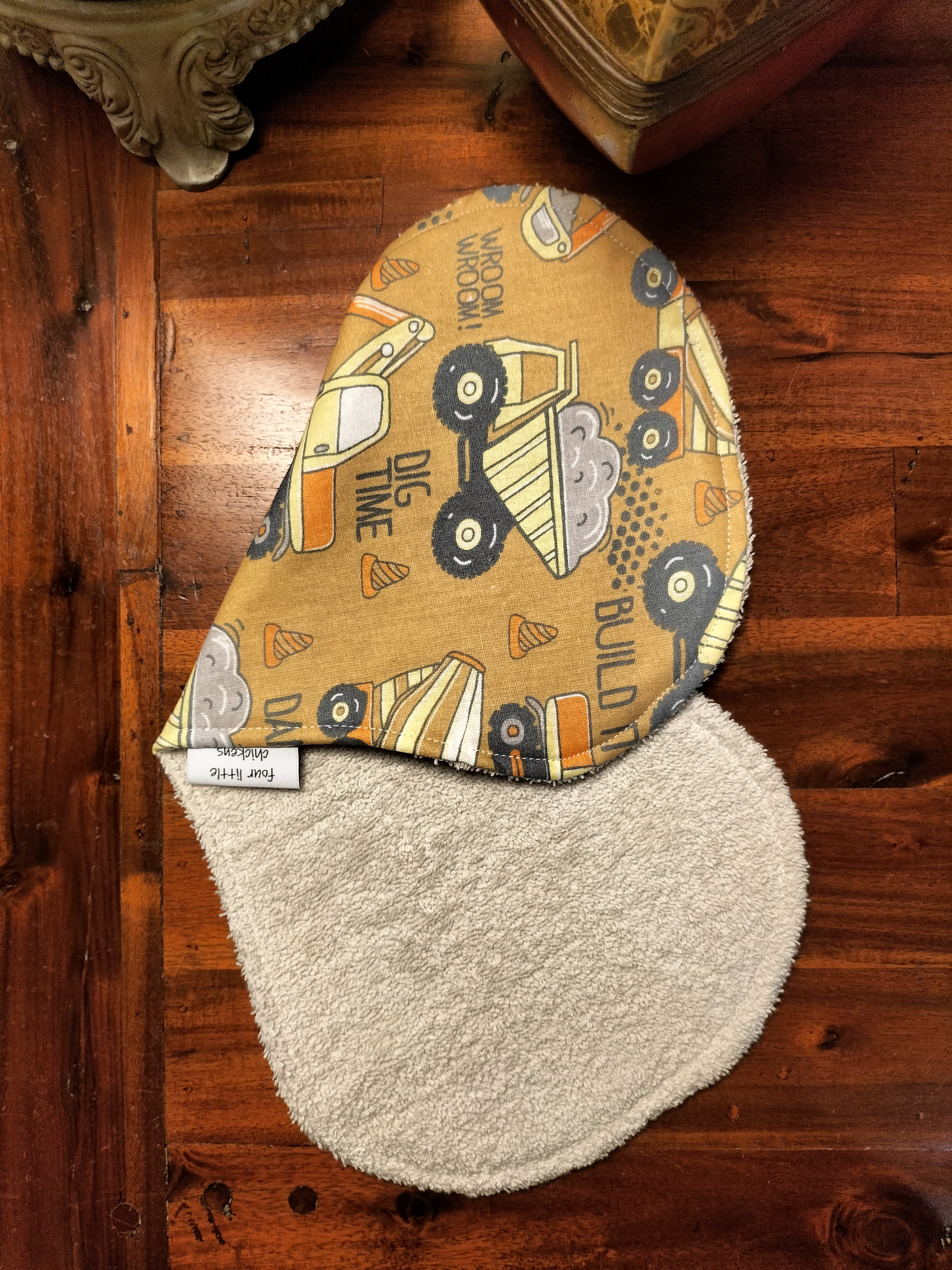 DIG TIME BURP CLOTH WITH STONE TOWELLING