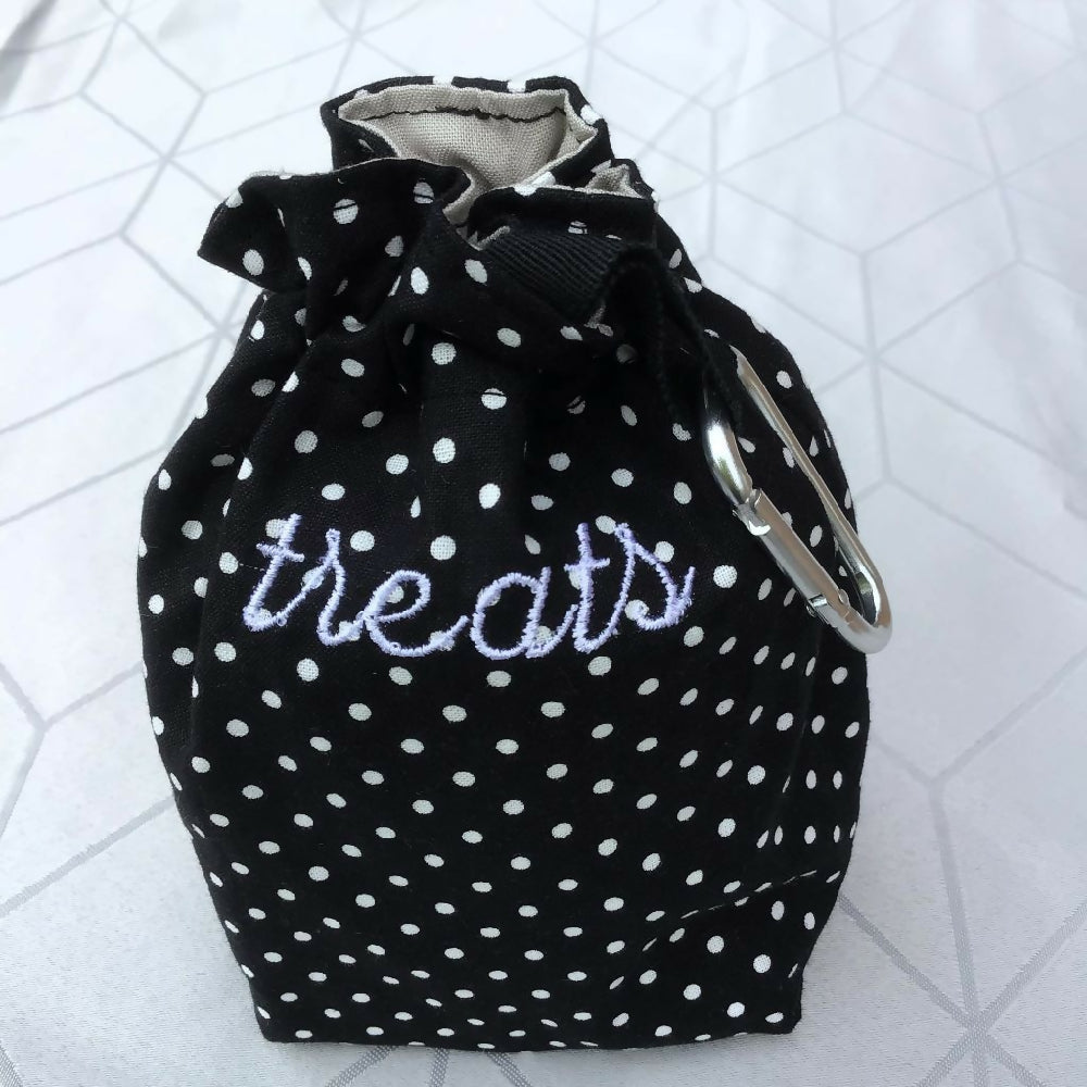 Dog treats large embroidery en resized