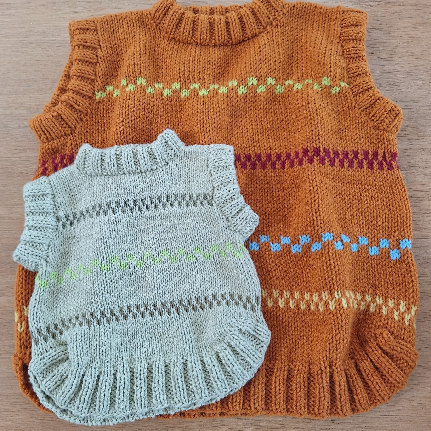 'Pippi Poncho' handknitted Baby Vest 6-12 mths 'Sprout' green