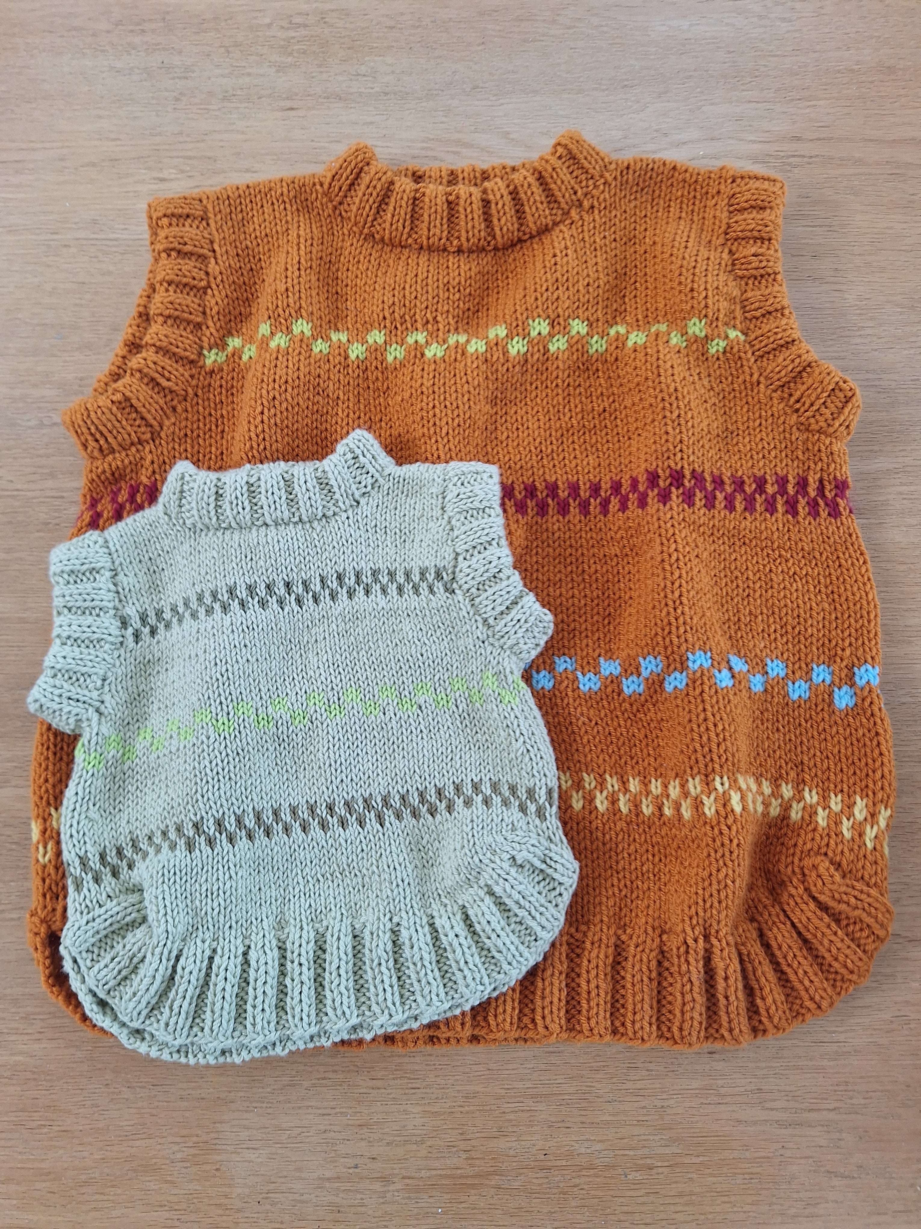 'Pippi Poncho' handknitted Baby Vest 6-12 mths 'Sprout' green