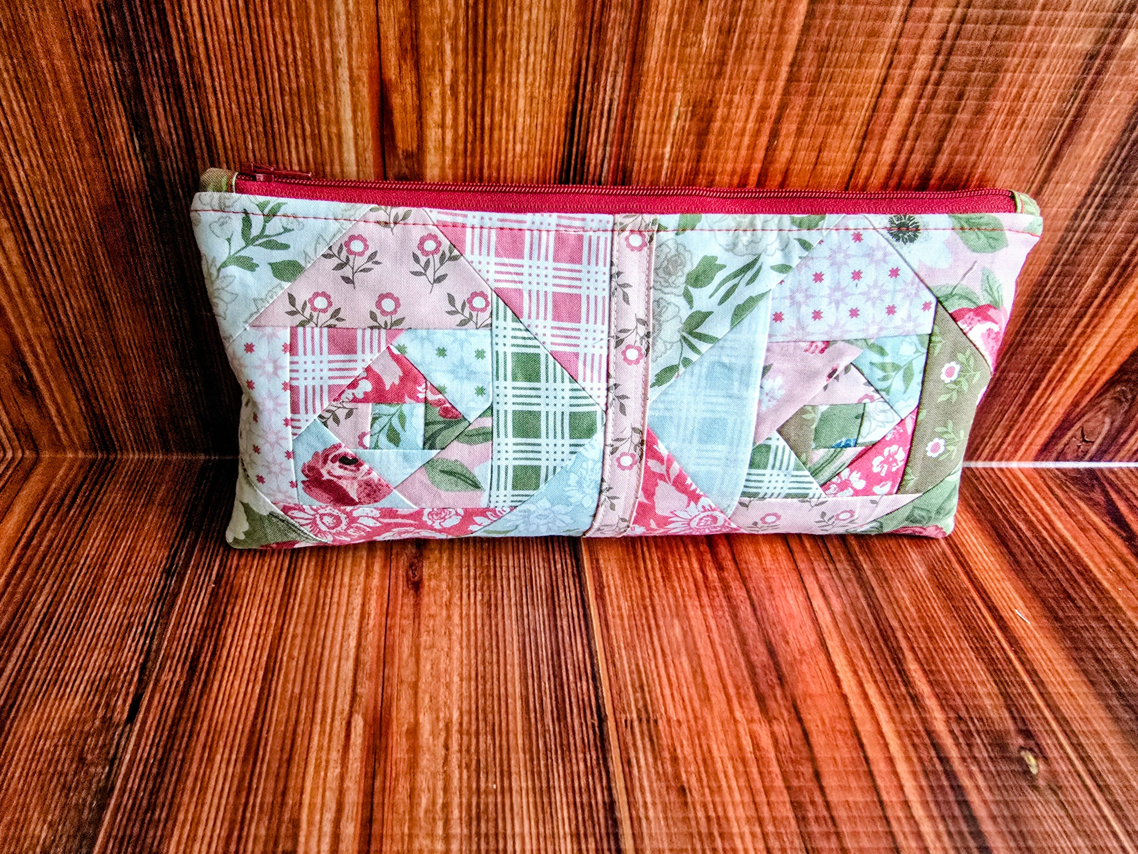 Handmade | Scrappy | Zippered pouch