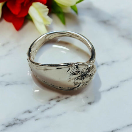 Nordic lily spoon ring