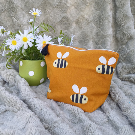 Bee Design Zipper Pouch