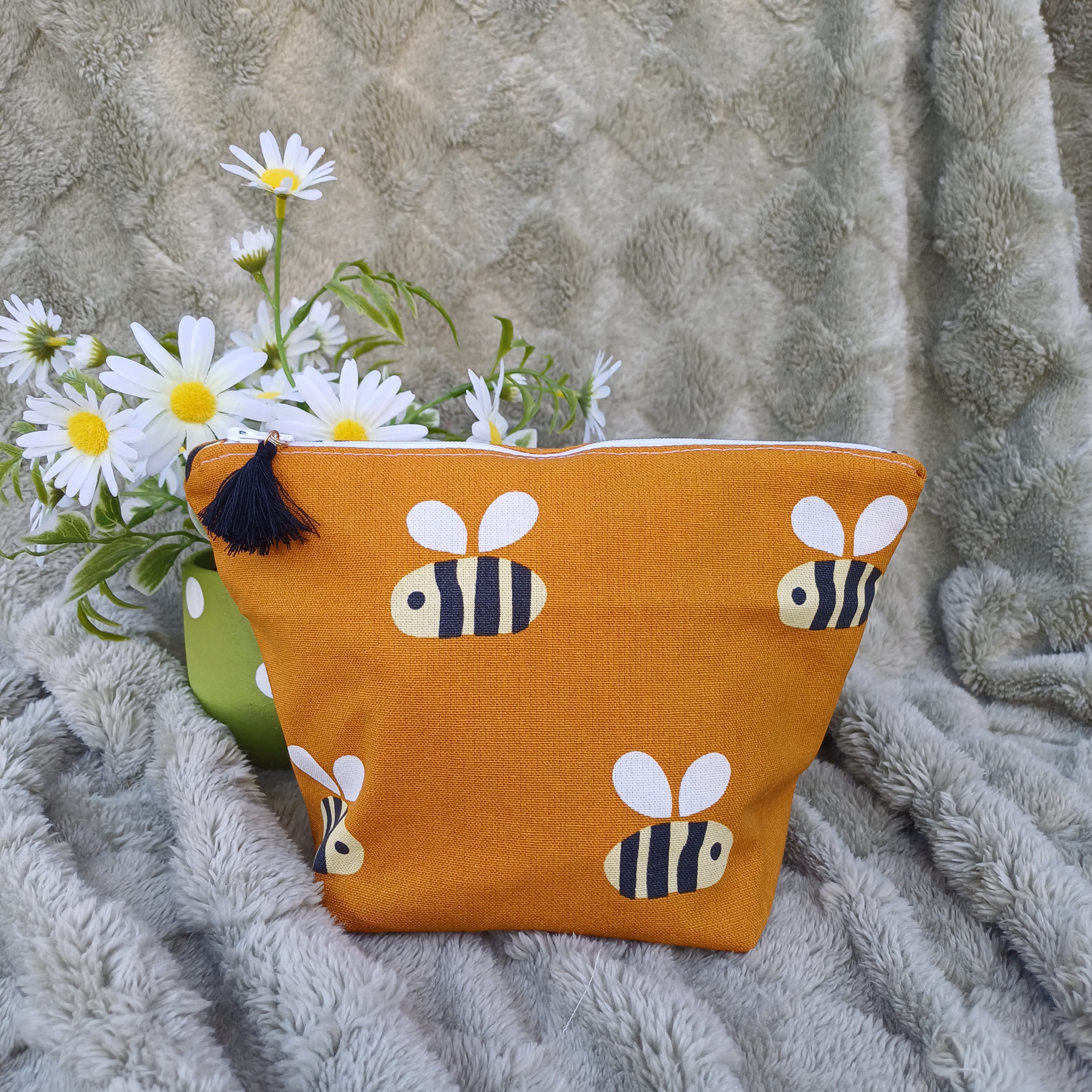Bee Design Zipper Pouch