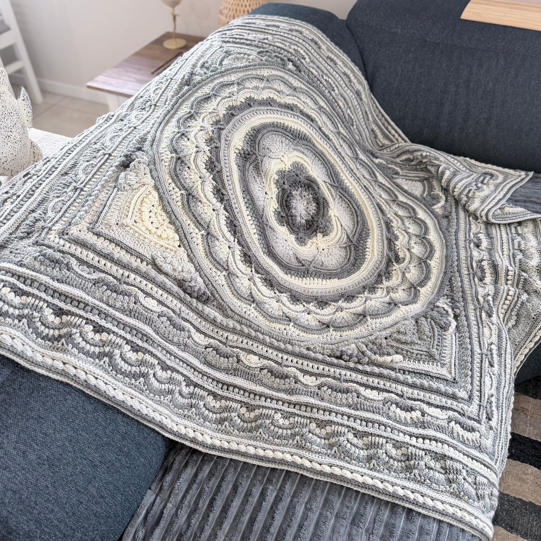 #099-Large Blanket / Throw Rug