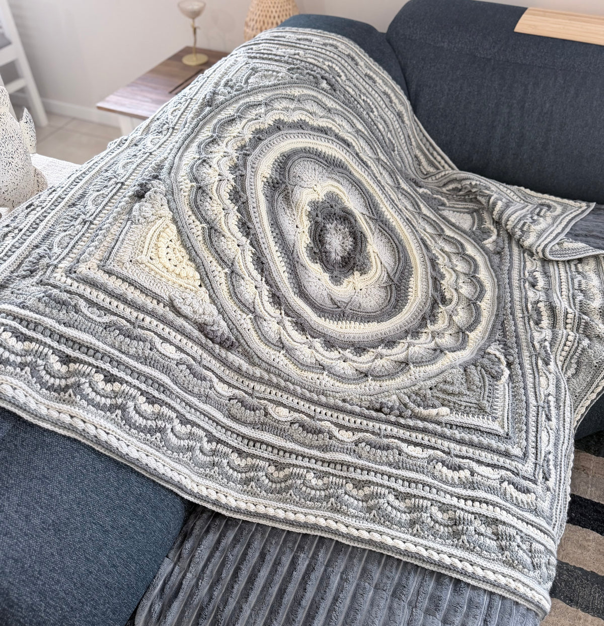 #099-Large Blanket / Throw Rug