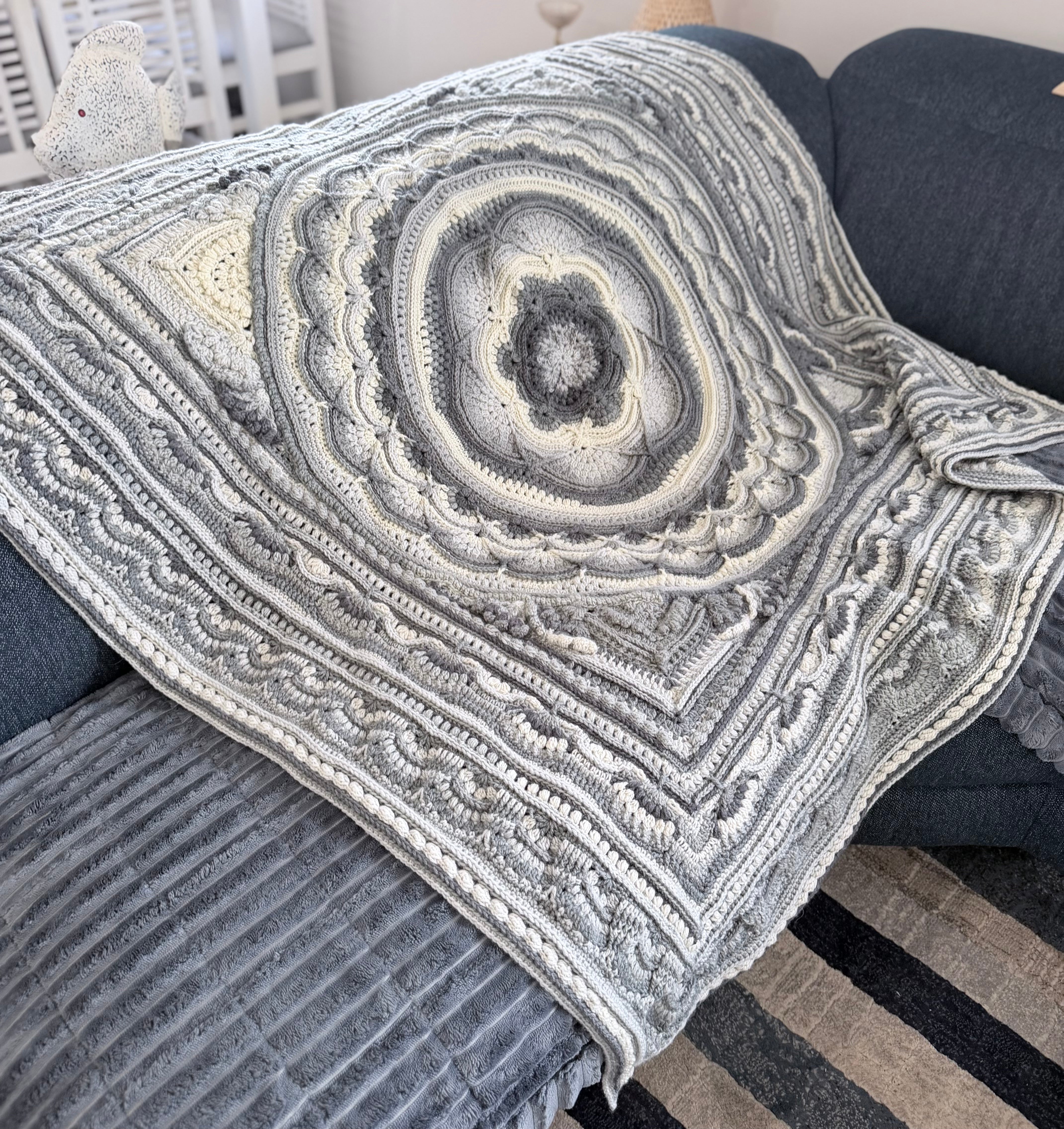 #099-Large Blanket / Throw Rug