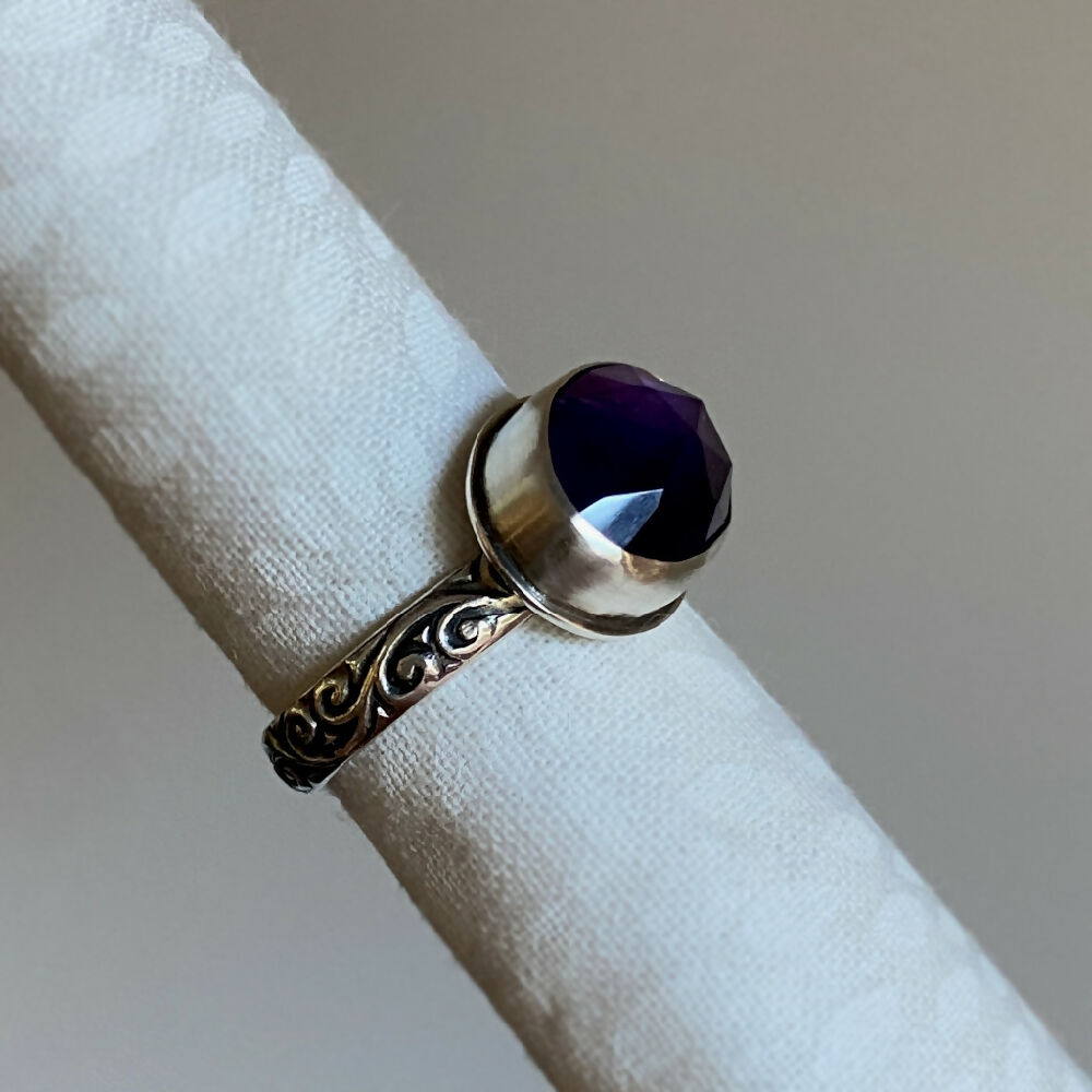 Sterling Silver Ring Floral Band Faceted Amethyst