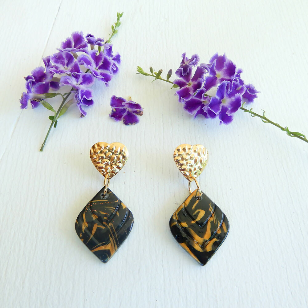 Black & Gold Polymer Clay Earrings "Deco Hearts"