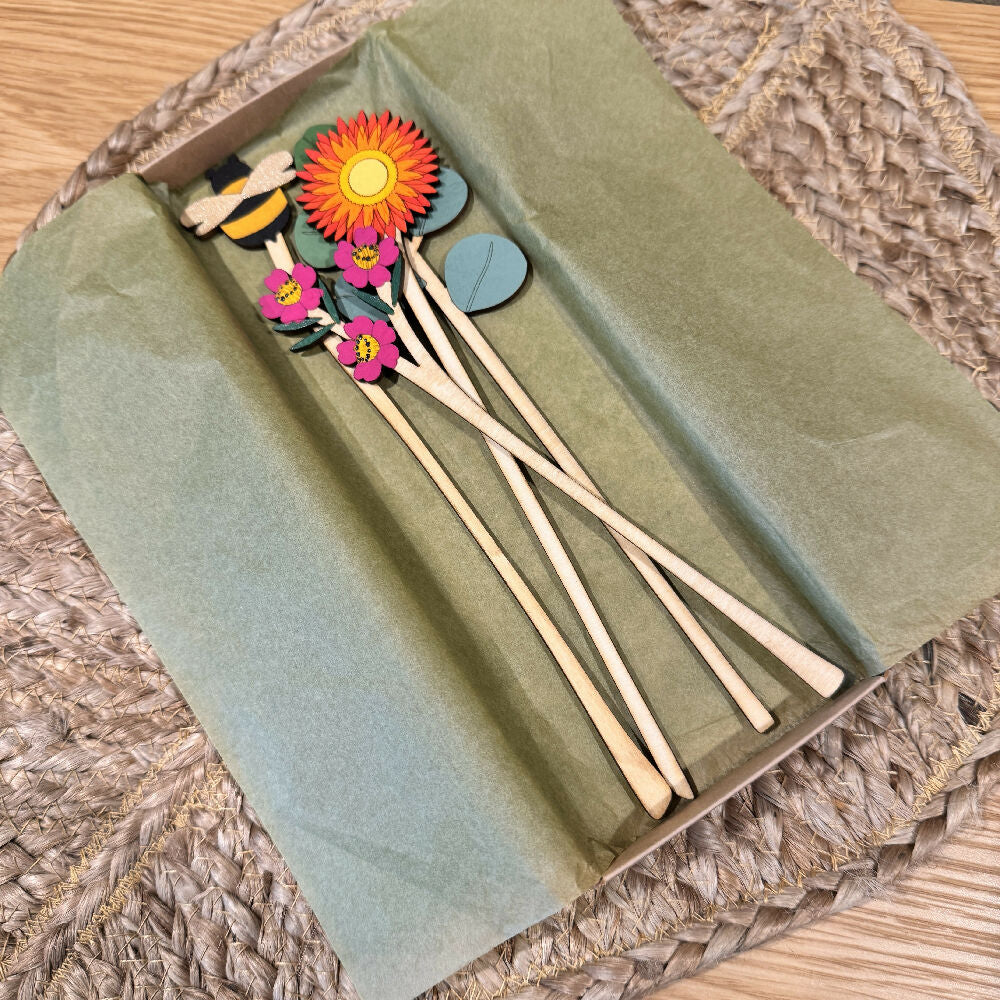 wally-and-eva-australian-hand-painted-wood-flowers-insects-leaves-gift-box-2