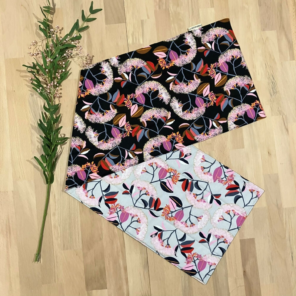 tablerunner-handmade-Australia-lilly-pilly