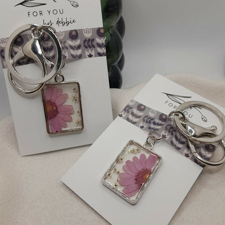 Real flower in resin keychain- silver, pink daisy