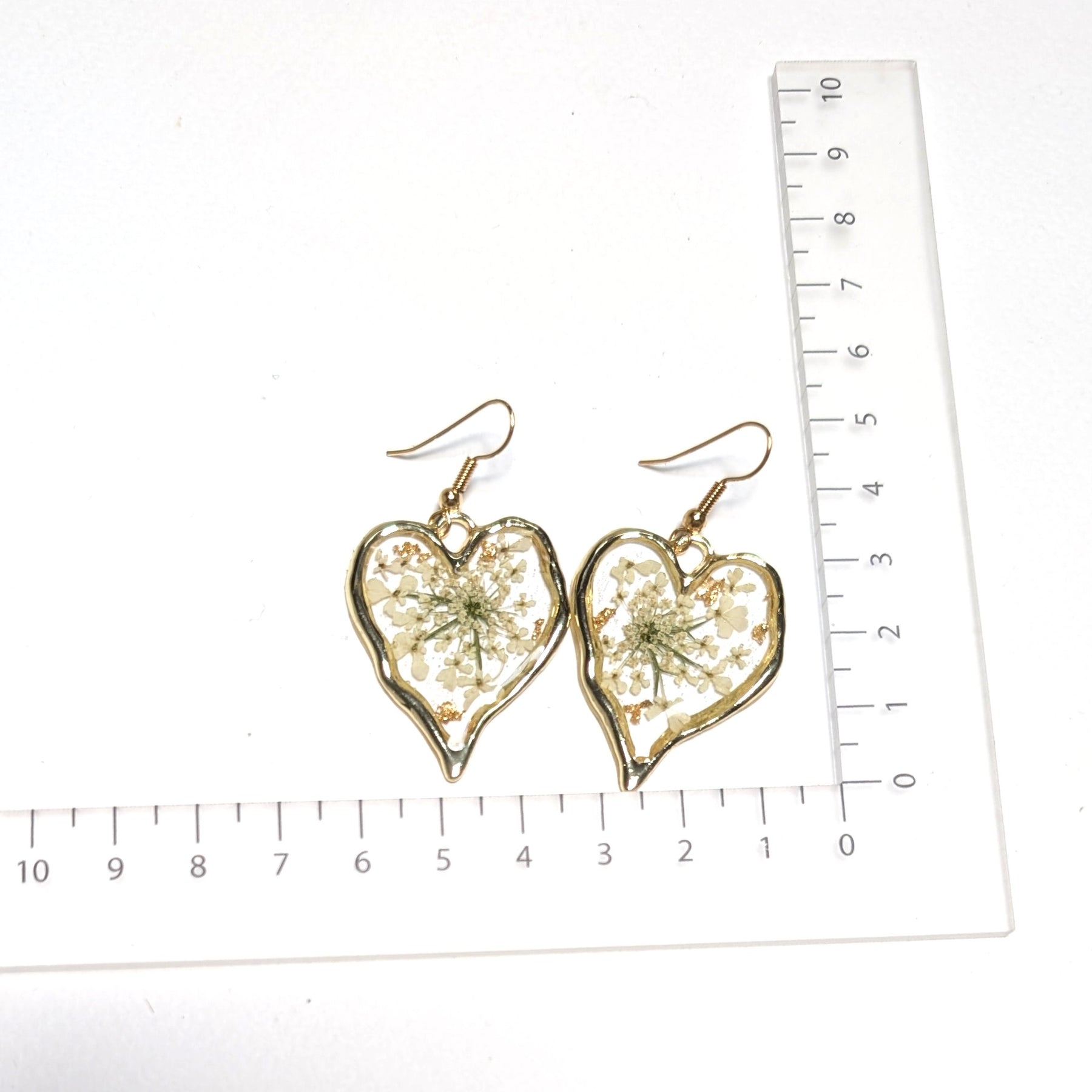 Pressed flowers in resin, heart-shaped, Queen Anne's Lace