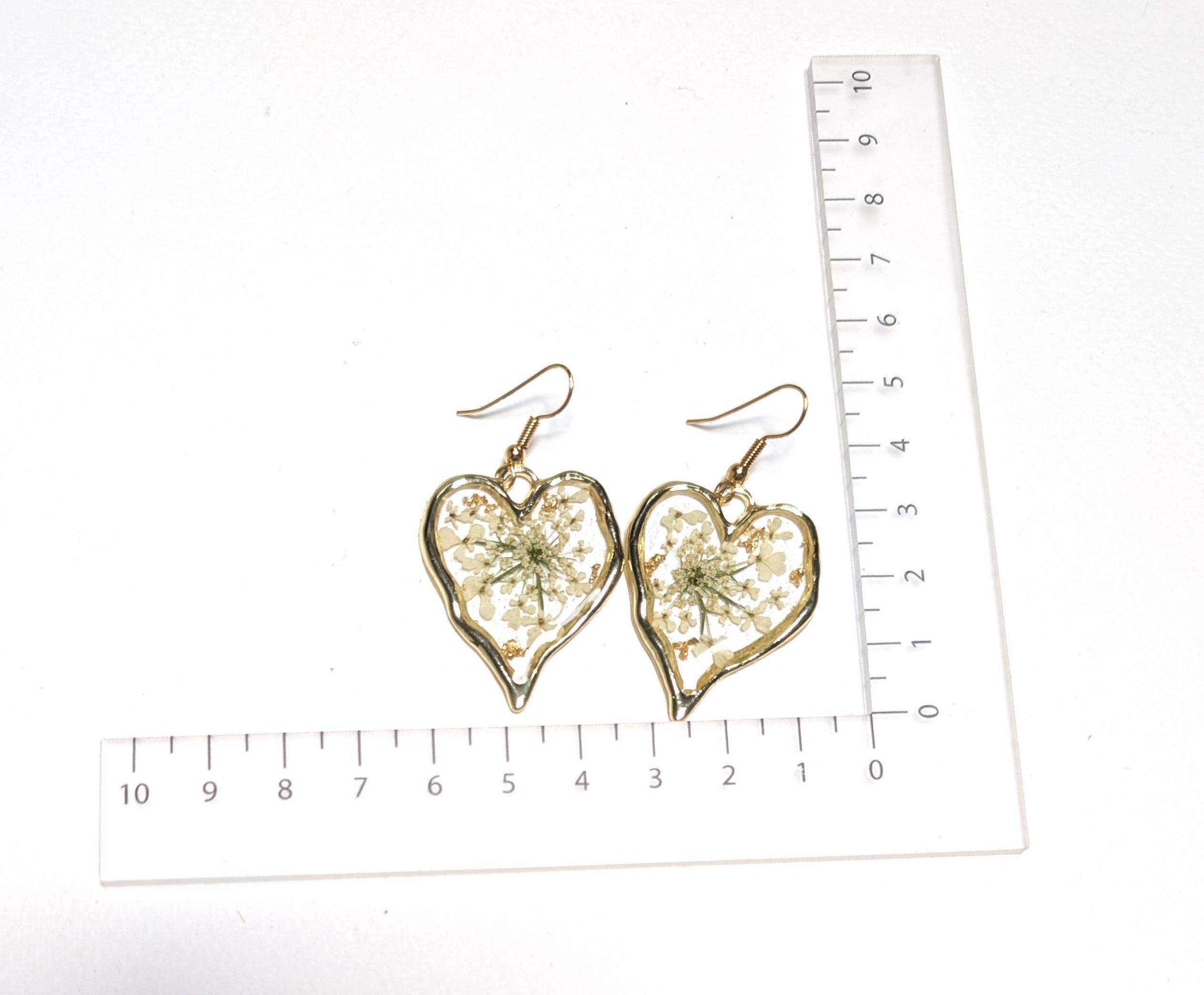 Pressed flowers in resin, heart-shaped, Queen Anne's Lace
