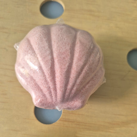 Handmade - 2 x Shell Shaped Luxury 120g Bath Bomb