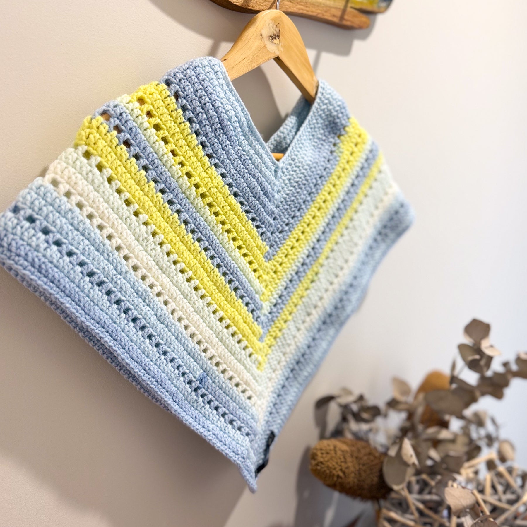 #041 Childs Poncho Age 3-4 years