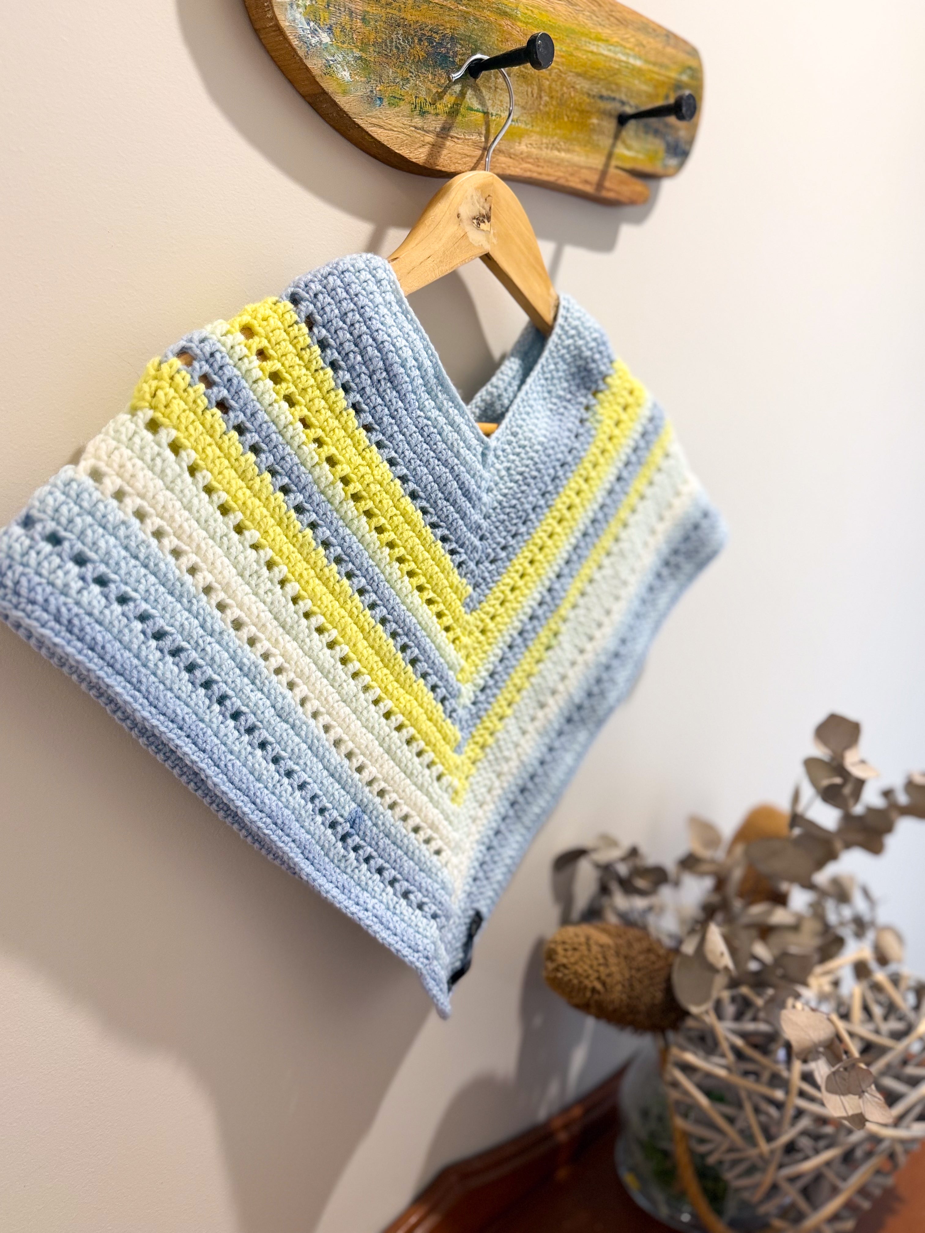#041 Childs Poncho Age 3-4 years