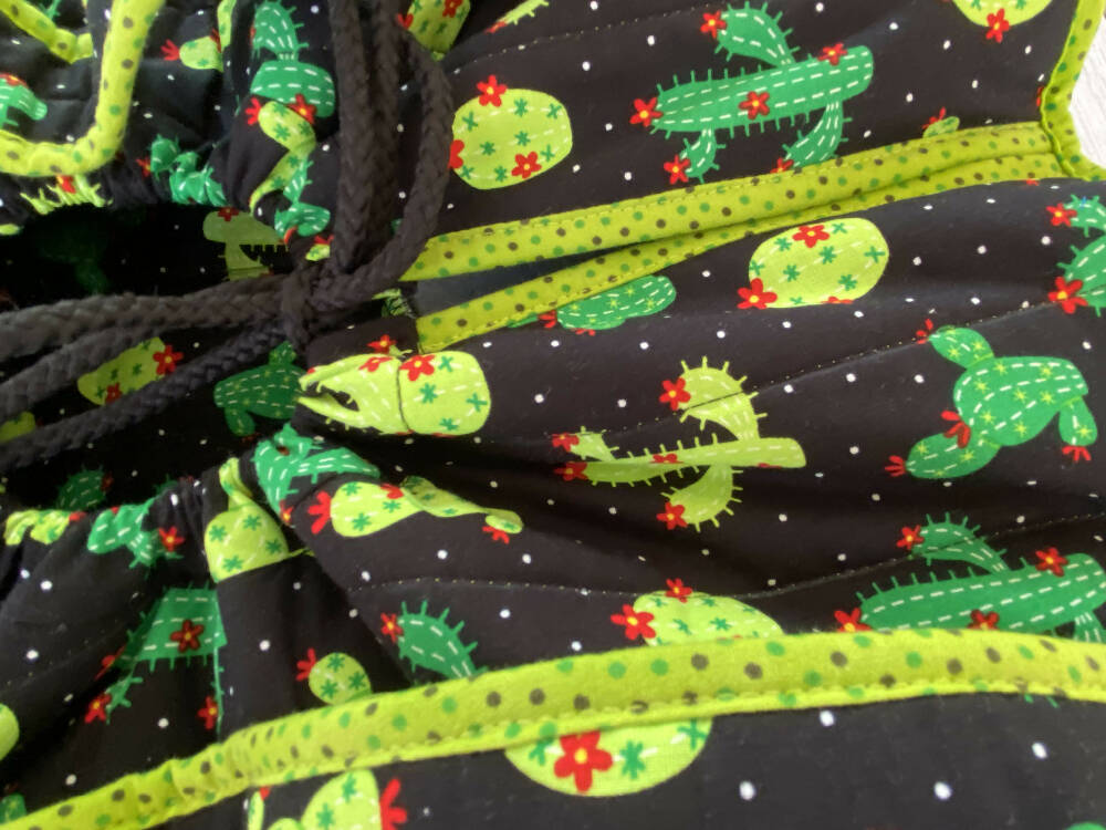 Casserole Carrier Rectangle Cacti on black