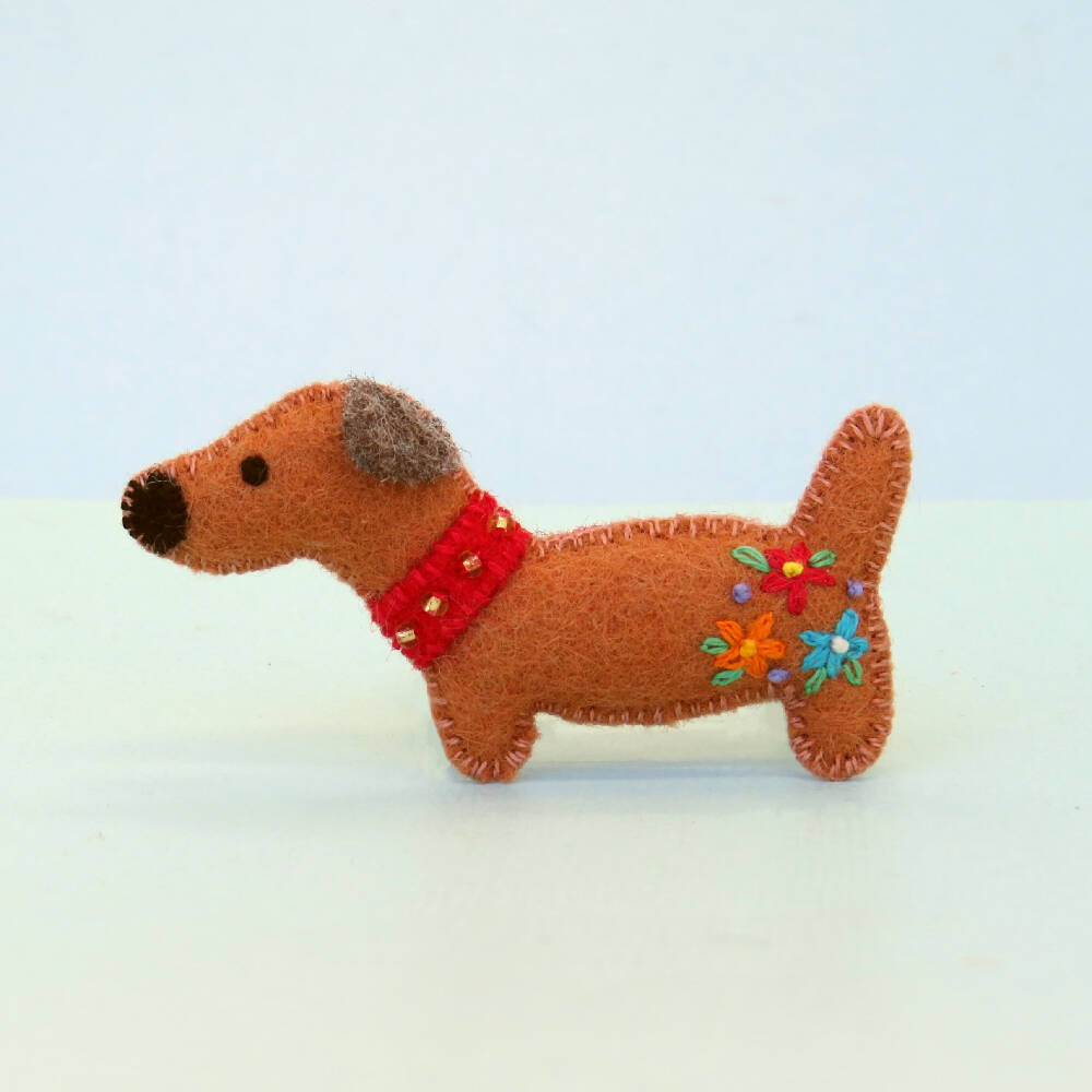 Dachshund Brooch - Wool Felt - Embroidered Dog