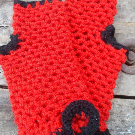 crocheted fingerless mitts. pure wool size M