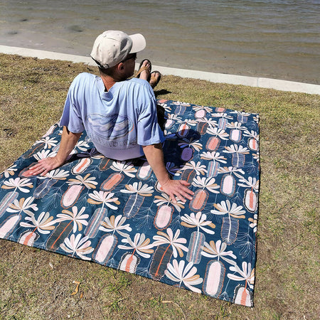 Picnic and beach quilted blanket . XL size 143 cm x 170 cm